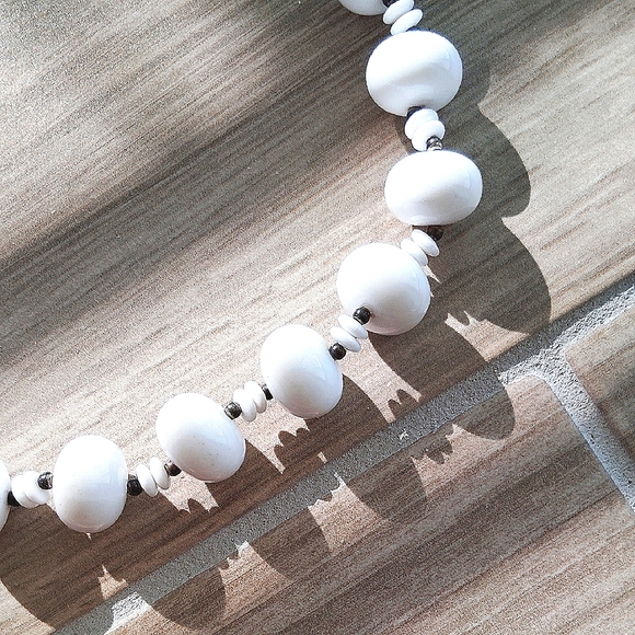 White Lucife Beaded Necklace Elegant Jewelry - Picture 3 of 5